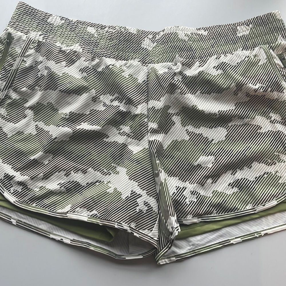 Avia plus size running athletic shorts cxl/2xl camo lined women’s